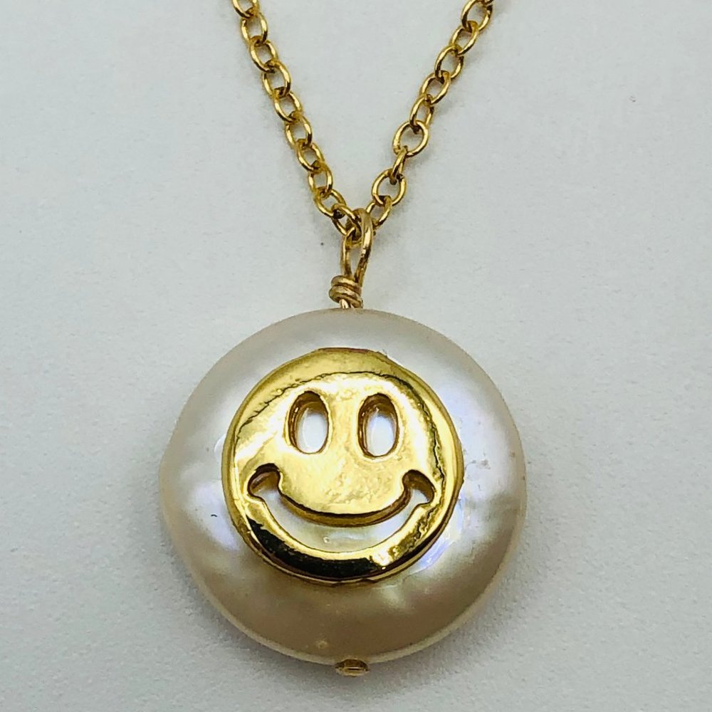 NWT Gold Smiley Face Pearl Pendant Handmade